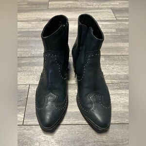 Women’s Universal Thread Boots